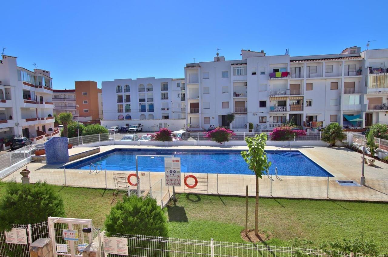 Apartamento Welcs -013- Con Terraza Y Piscina Apartman Empuriabrava Kültér fotó