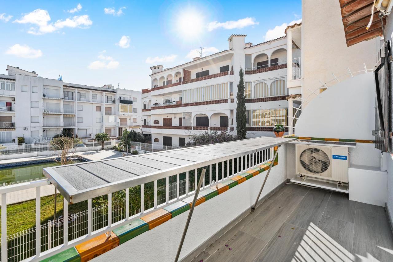 Apartamento Welcs -013- Con Terraza Y Piscina Apartman Empuriabrava Kültér fotó